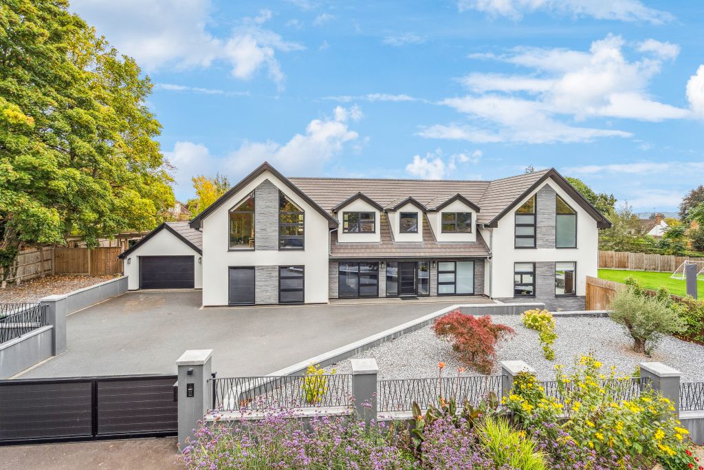 Property photo 1 of 28