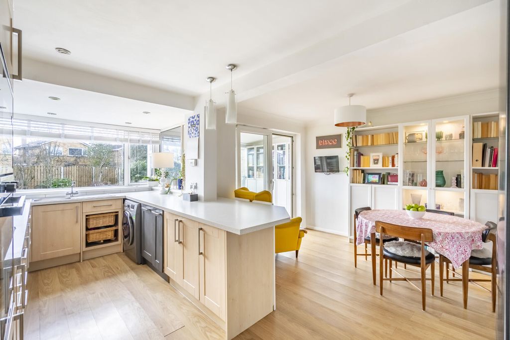 Property photo 2 of 21 Kitchen