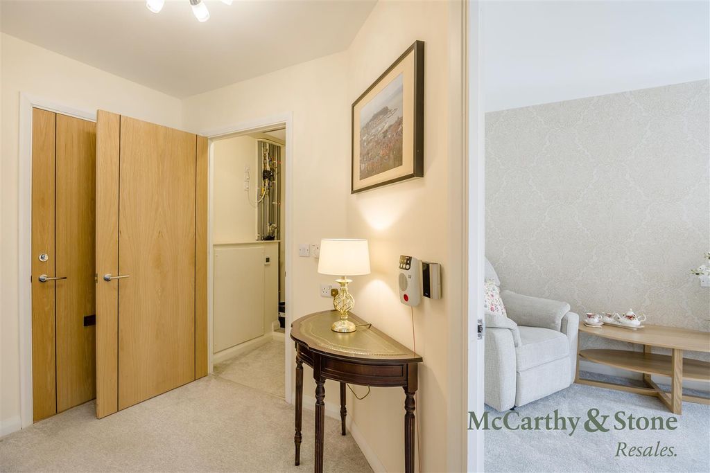 Property photo 2 of 20 8704176-Interior12.Jpg