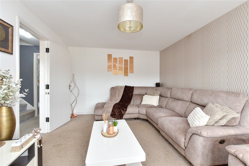 Property photo 3 of 22 Lounge