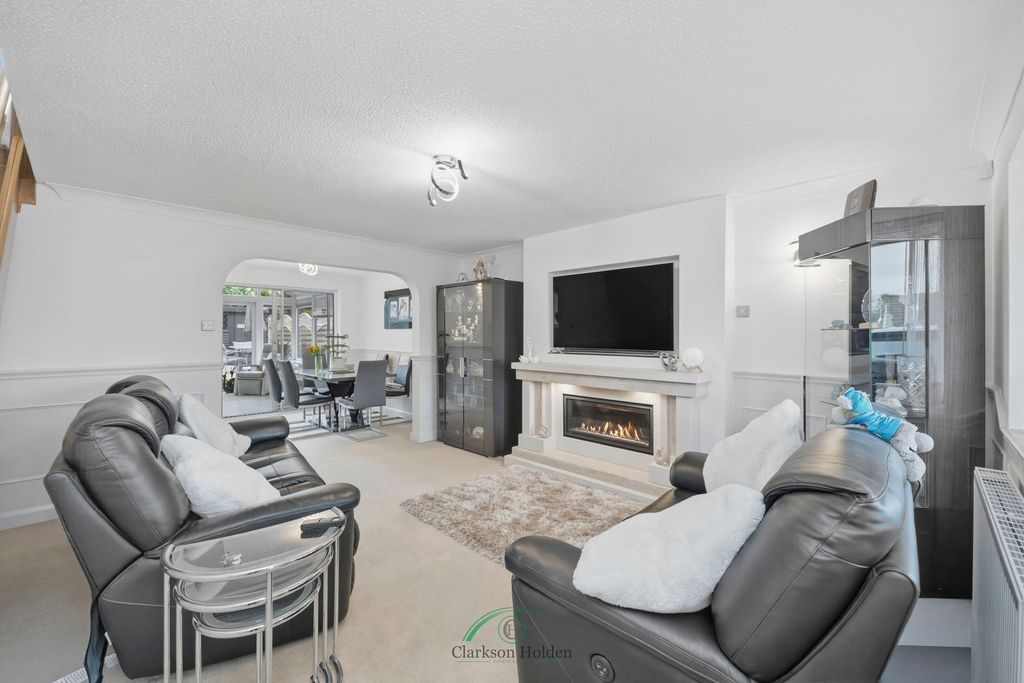 Property photo 2 of 34