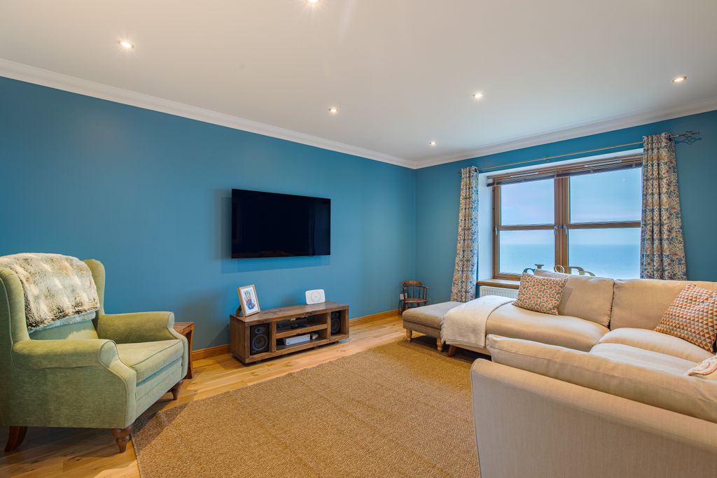 Property photo 3 of 15 Living1