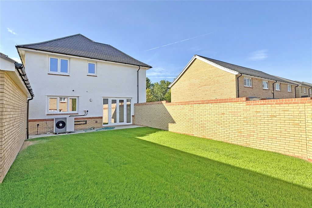 Property photo 2 of 13 Picture No. 15