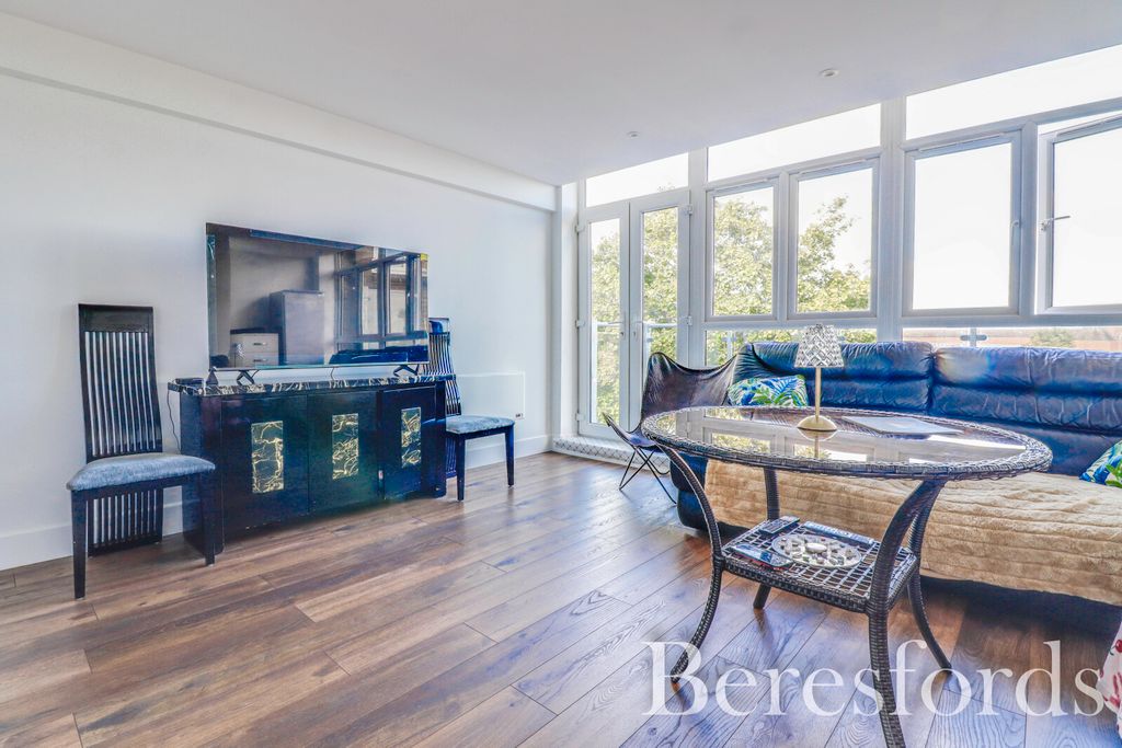 Property photo 3 of 12 Picture 3