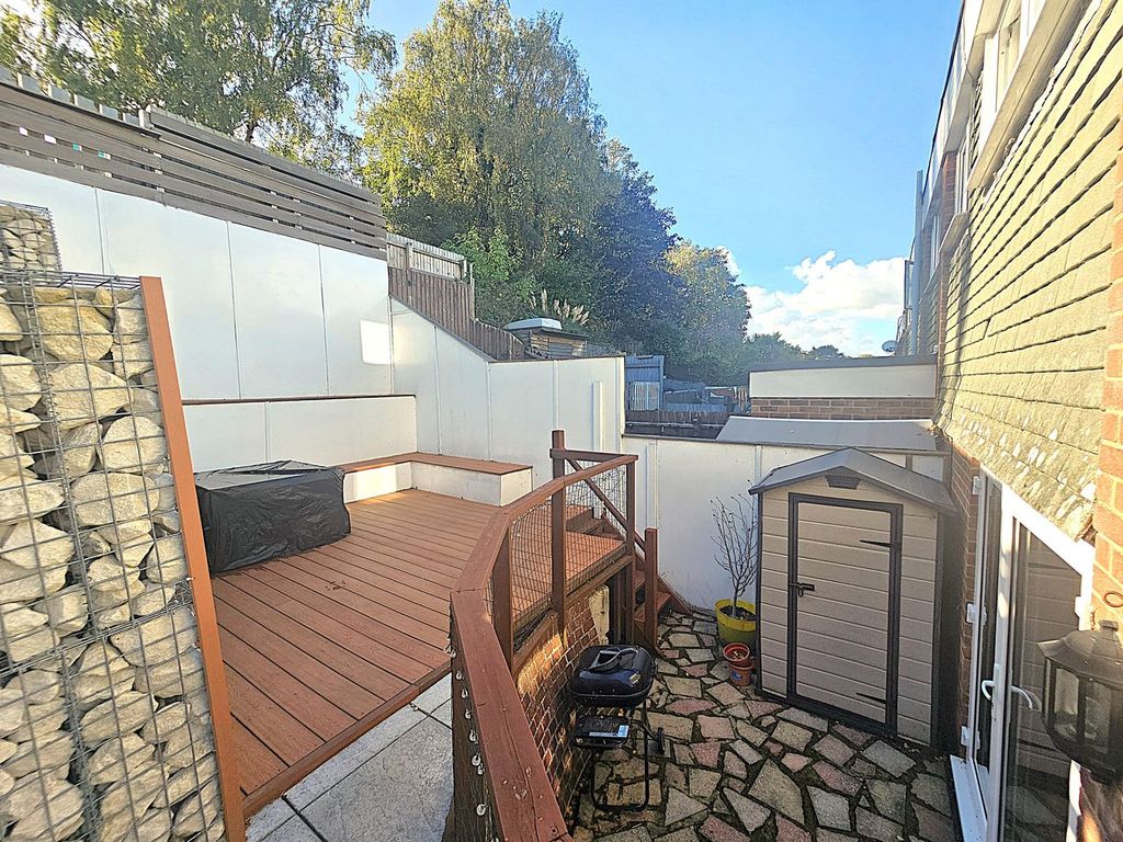 Property photo 2 of 28