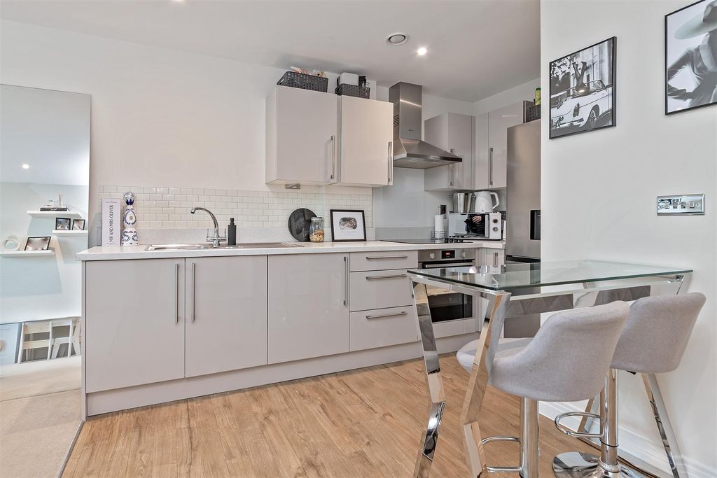 Property photo 3 of 17 34Chryslerhouse-17.Jpg