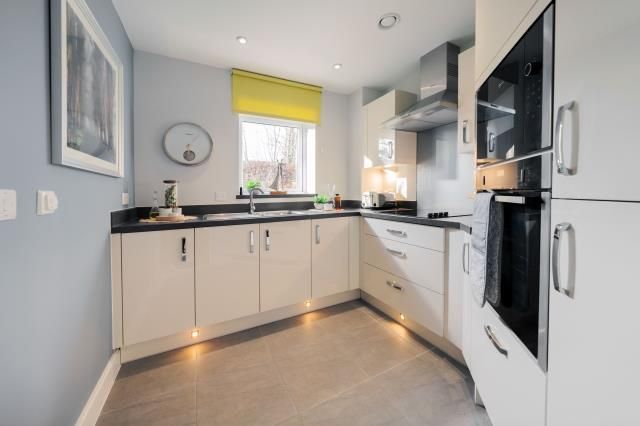 Property photo 3 of 15 Kitchen