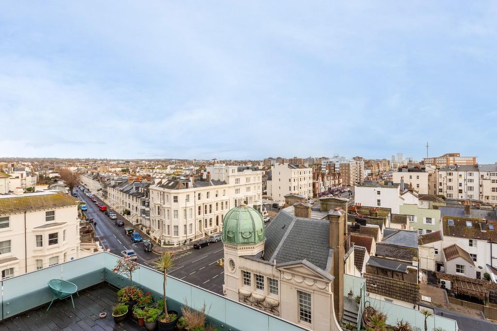 Property photo 2 of 17 Kingsway -3.Jpg