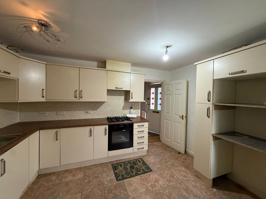 Property photo 2 of 21 Kitchen