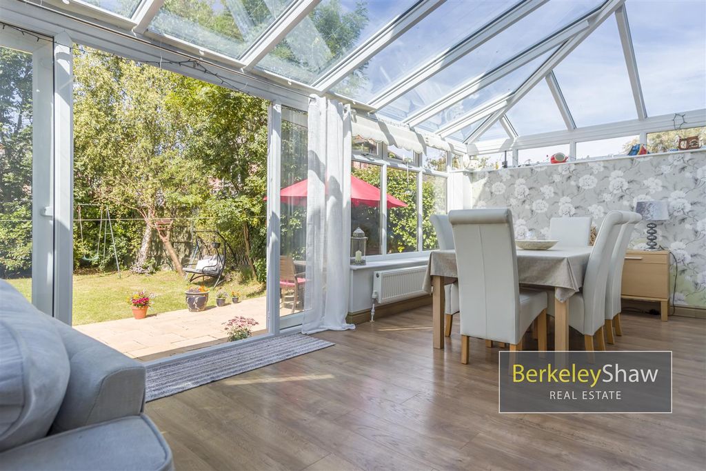 Property photo 3 of 31 Moorland Avenue, Crosby