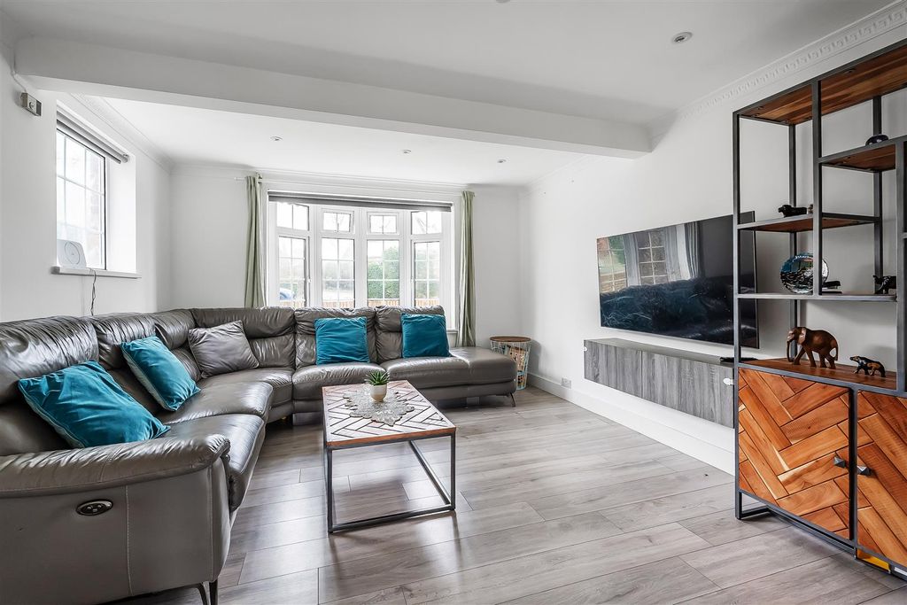 Property photo 3 of 14 208-Cobham-Road-1.Jpg