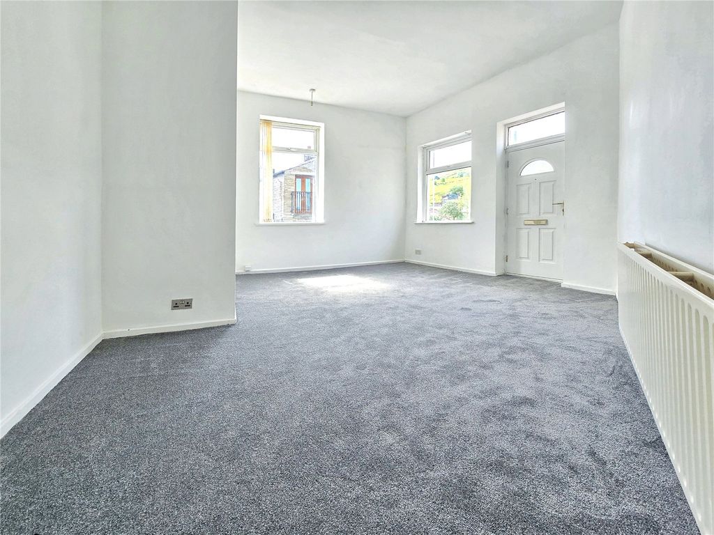 Property photo 2 of 11 Livign Room