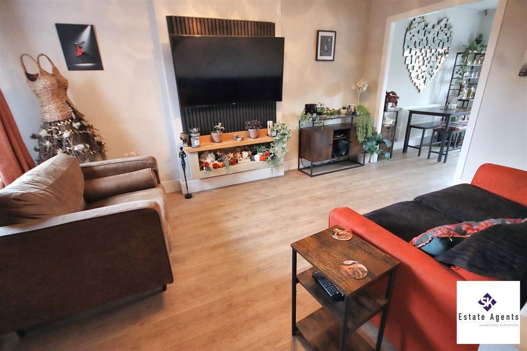 Property photo 2 of 22 Lounge