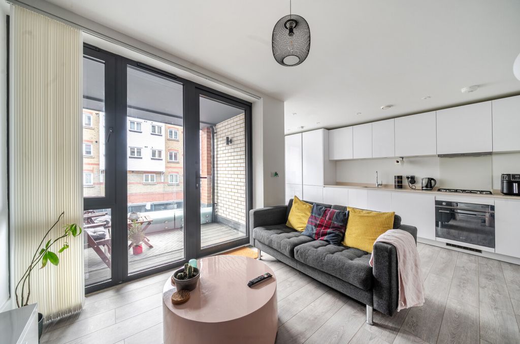 Property photo 2 of 10 1403974-7-698dc12...