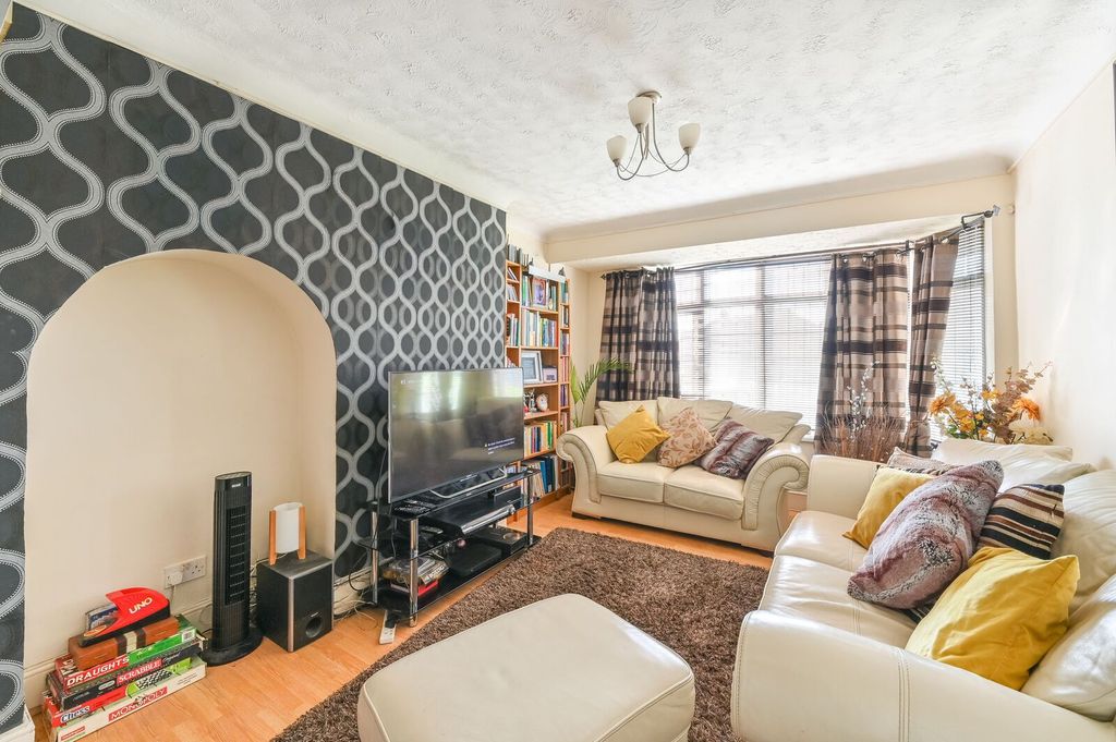 Property photo 2 of 24