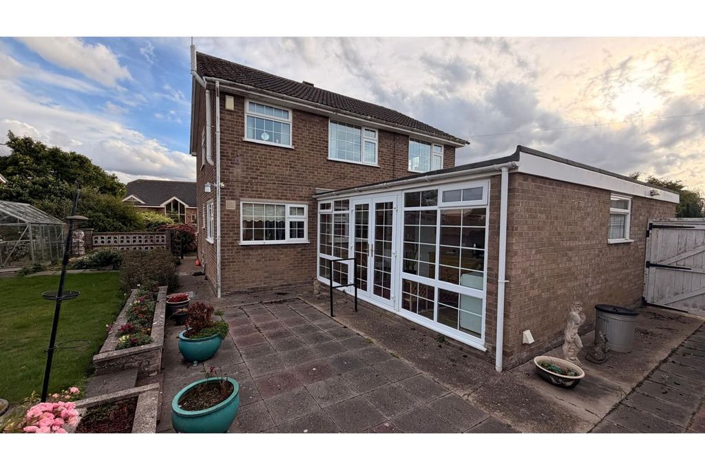 Property photo 2 of 24