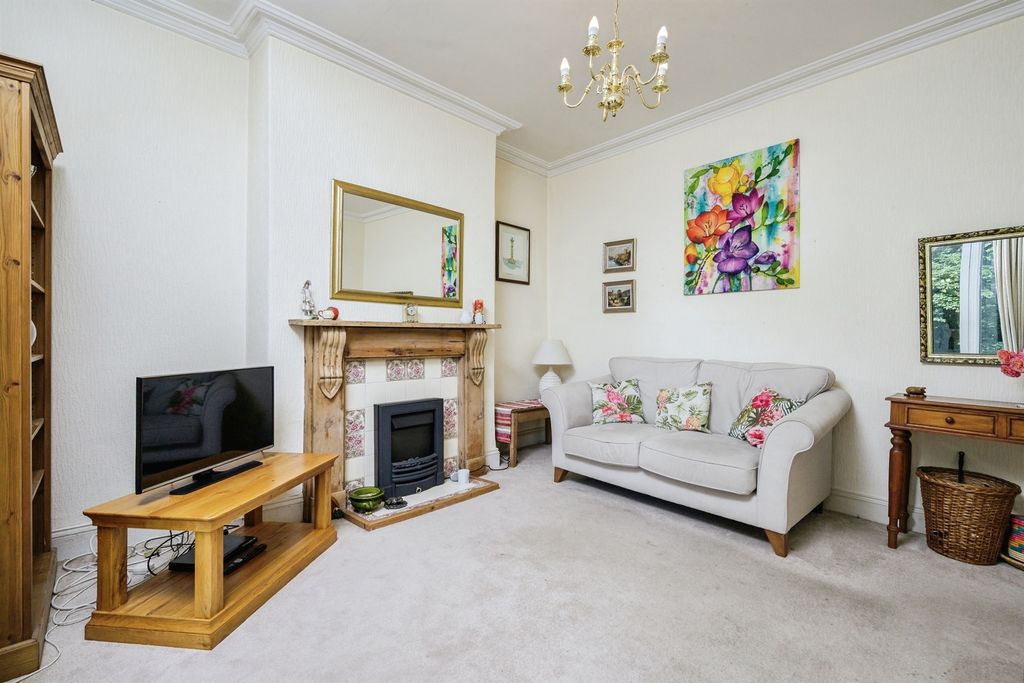 Property photo 3 of 18 Sitting Room: