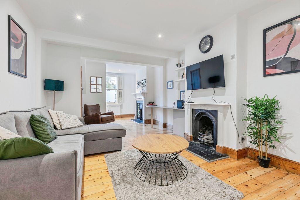 Property photo 3 of 20