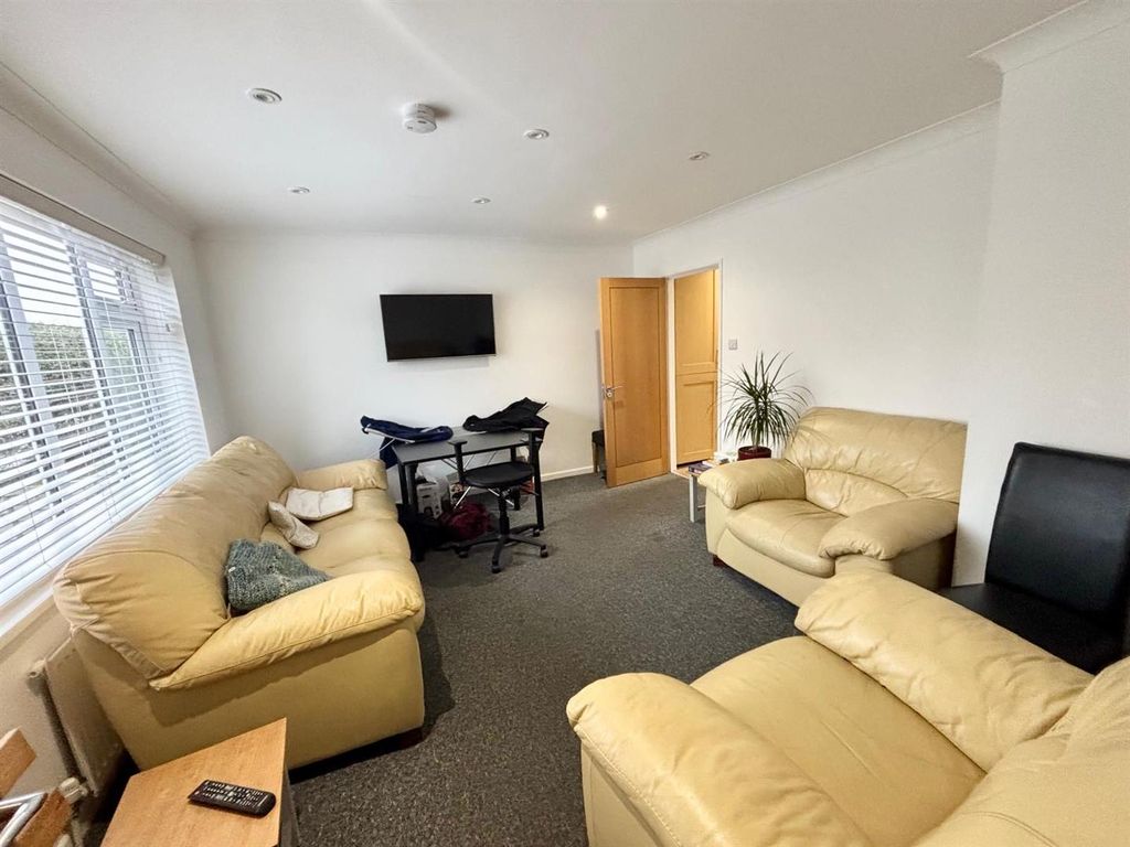Property photo 2 of 21 88308c6B-8059-4Cb9-9Cf8-1685182Cab73.Jpg