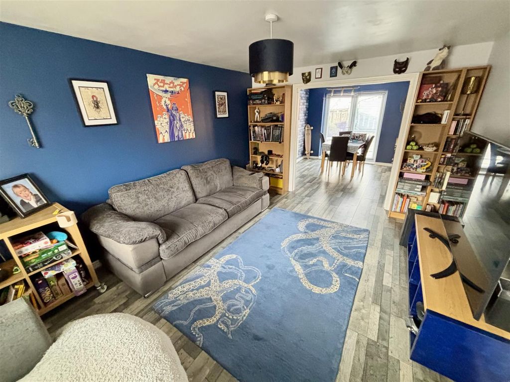 Property photo 3 of 15 Living Room