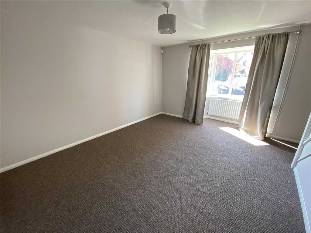 Property photo 2 of 8 Lounge: