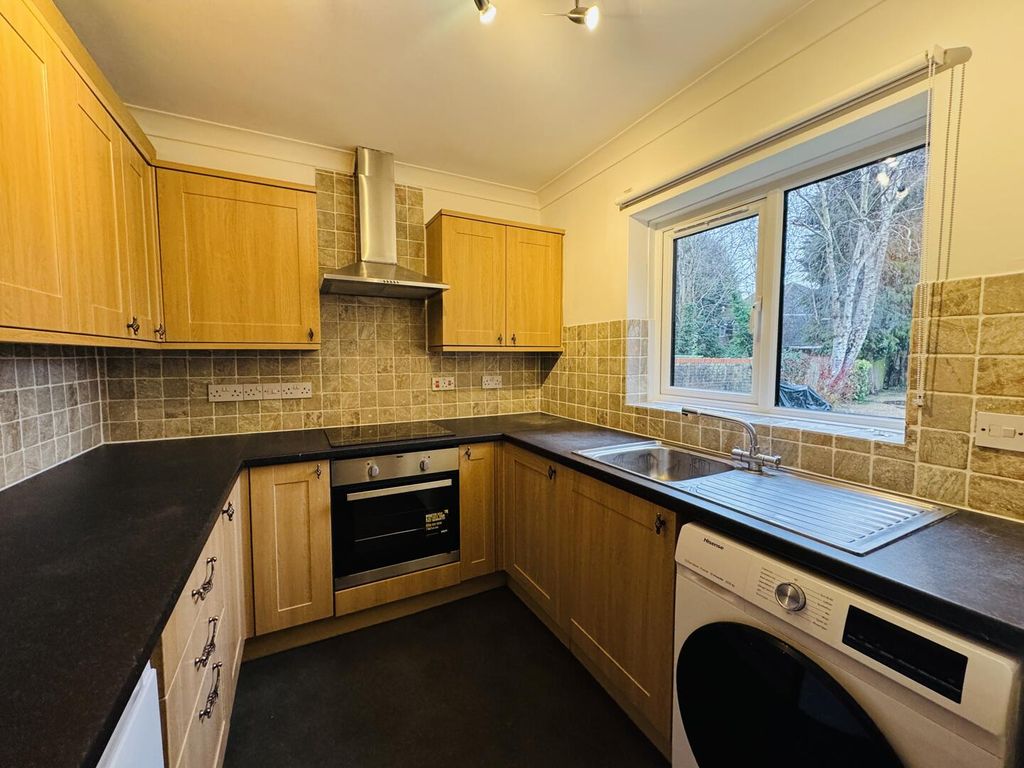 Property photo 3 of 8 Kitchen