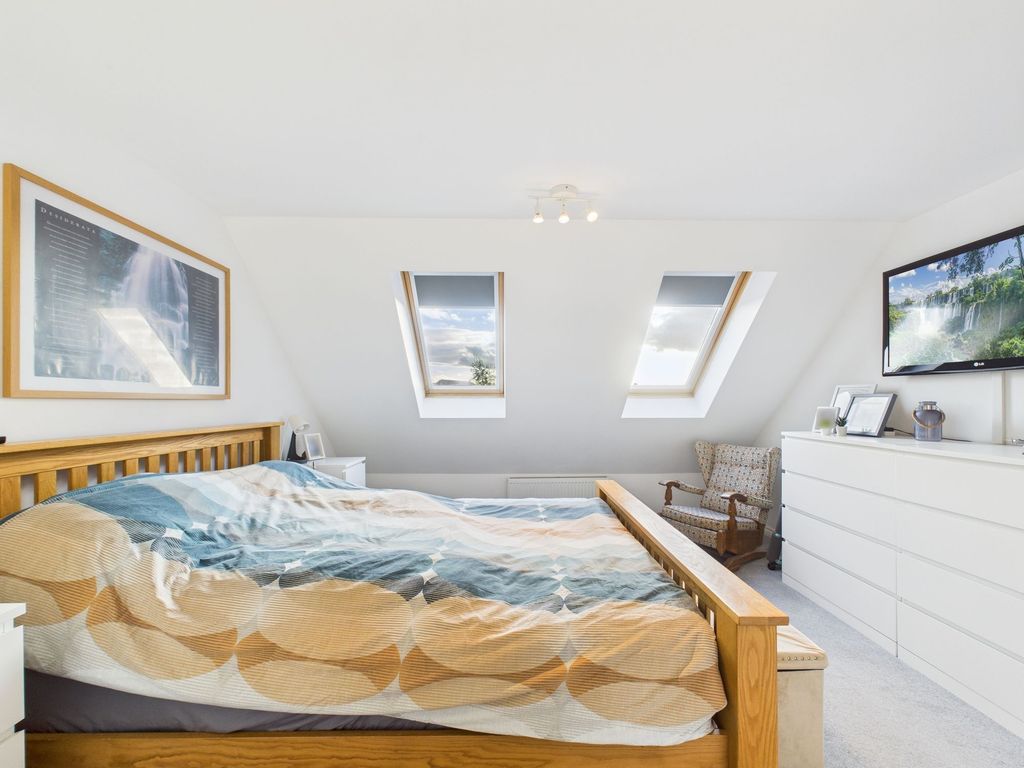 Property photo 2 of 27