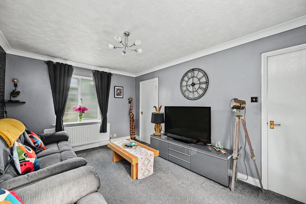 Property photo 2 of 19
