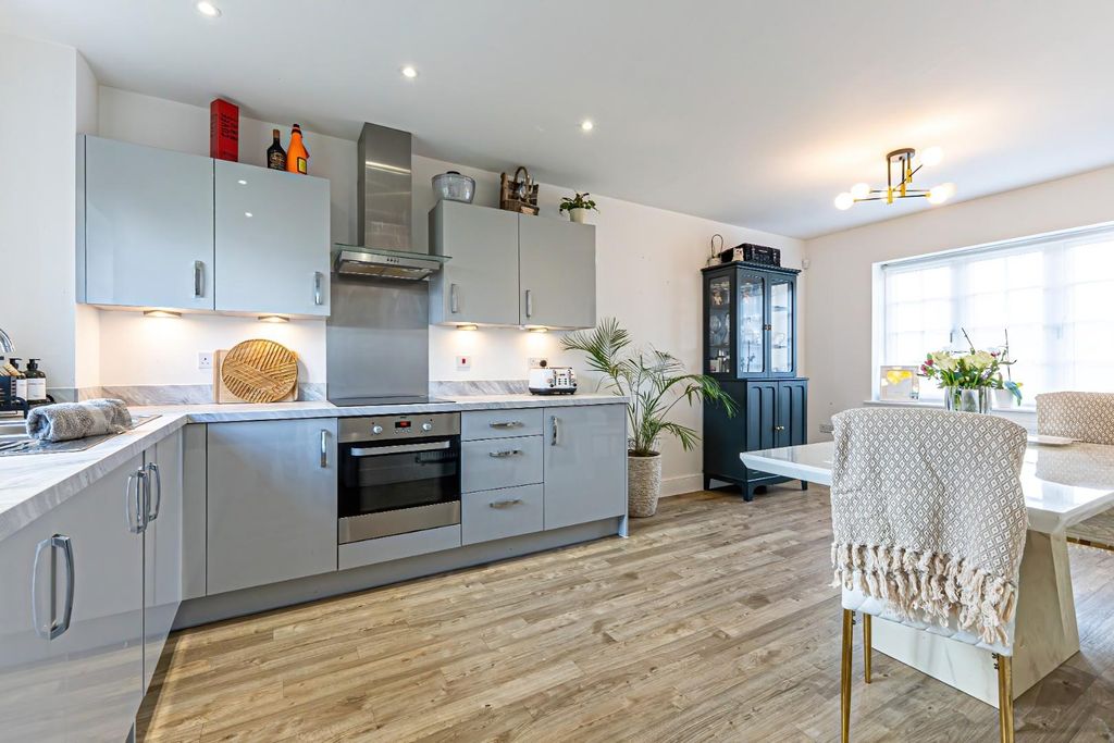 Property photo 2 of 26