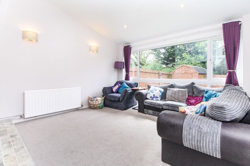 Property photo 2 of 17 Lounge