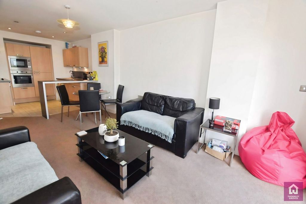 Property photo 3 of 21 Pbox-Img.Jpg