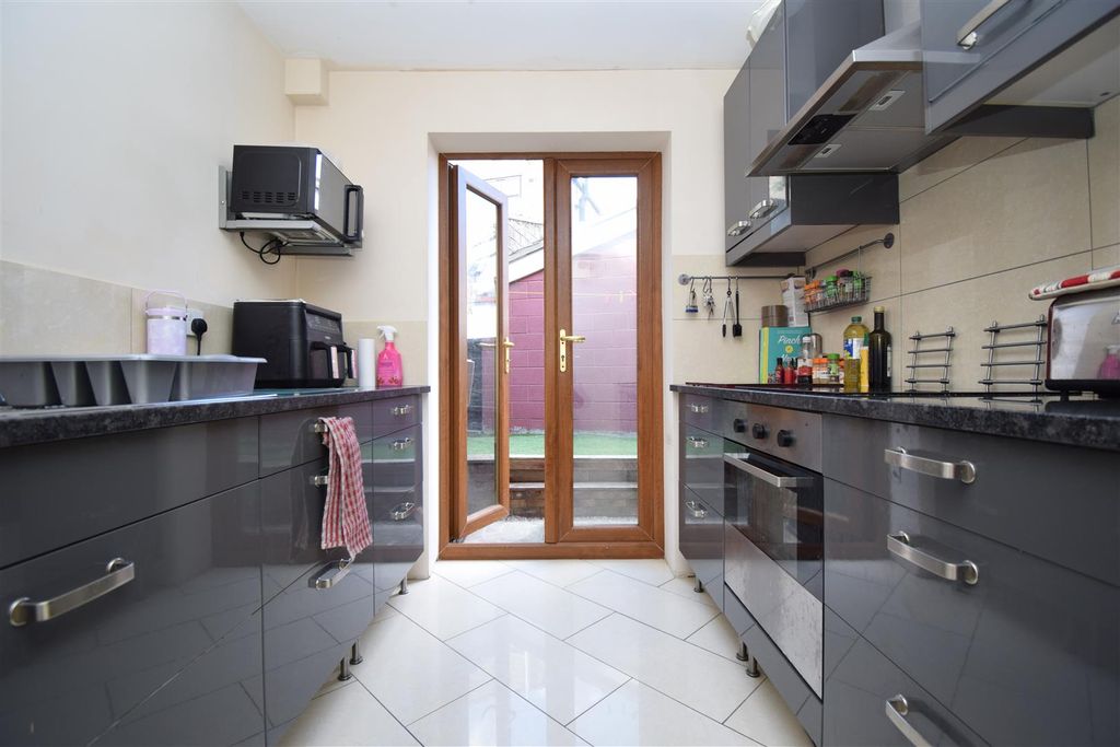 Property photo 2 of 12