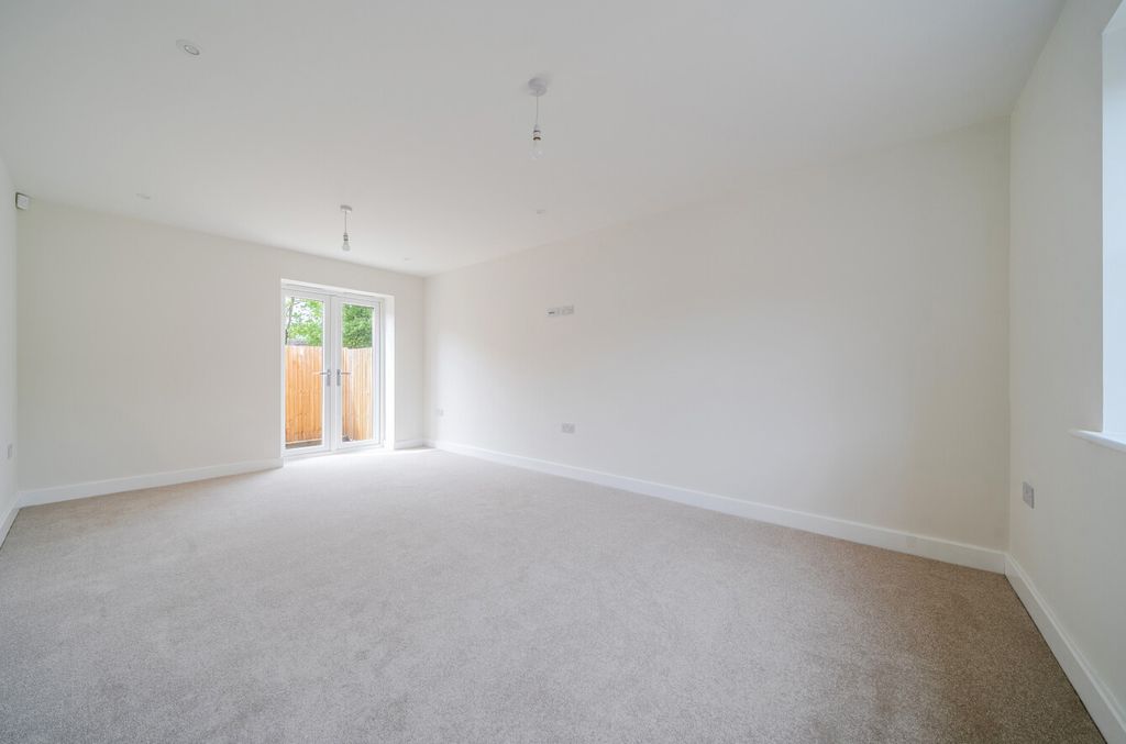 Property photo 3 of 16 1451760-9-69F2238...
