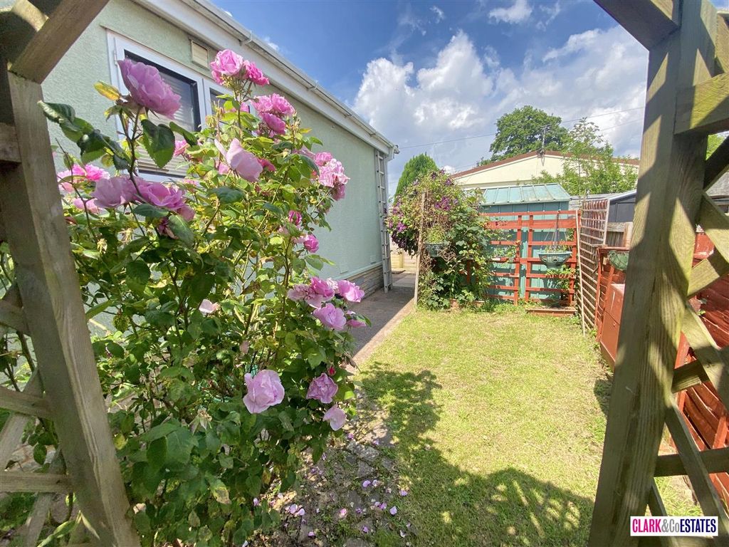 Property photo 2 of 13 Garden