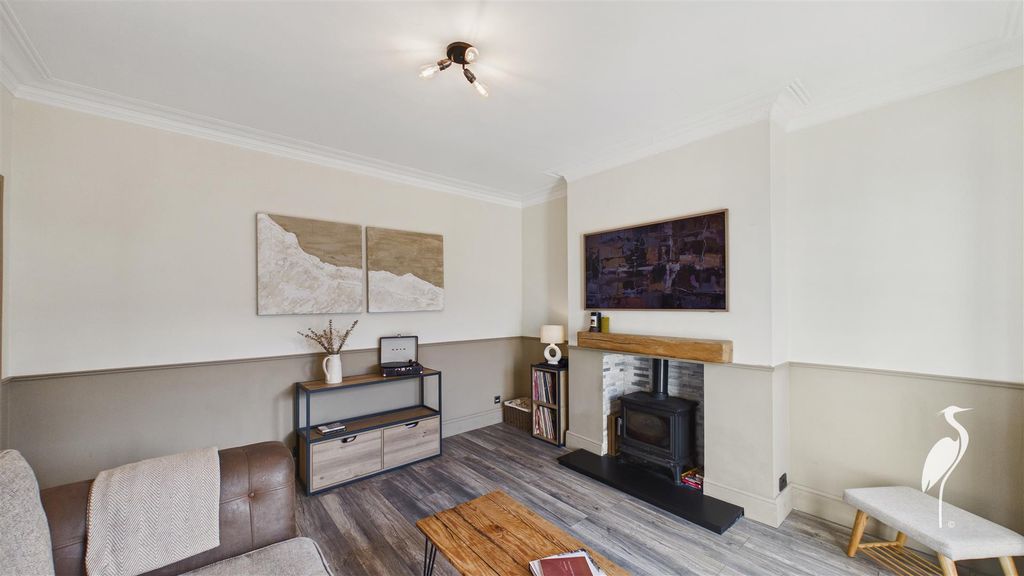 Property photo 3 of 30 Lounge