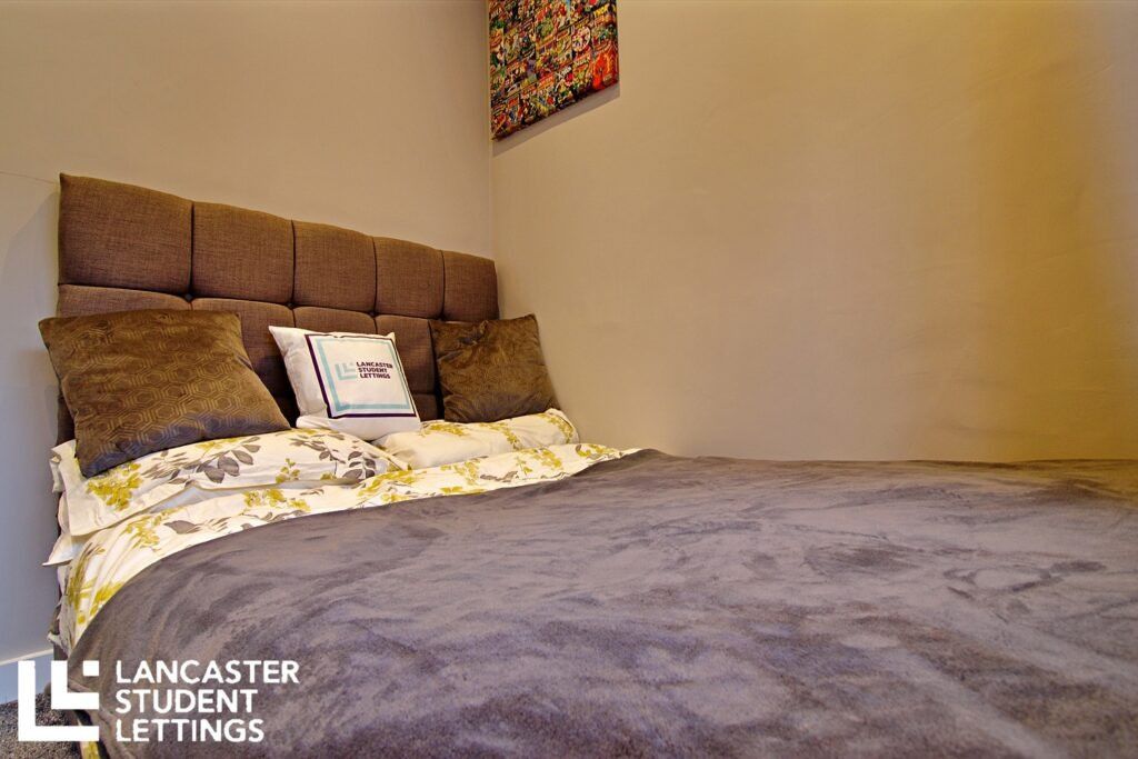 Property photo 3 of 8 Property Photo
