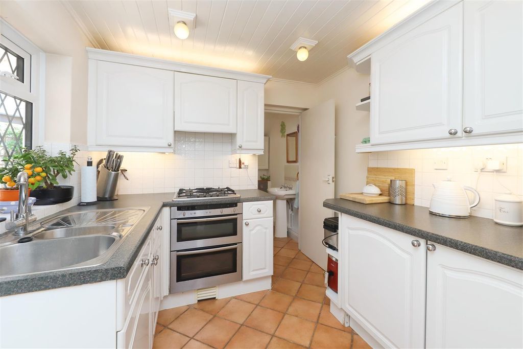 Property photo 3 of 15 Kitchen