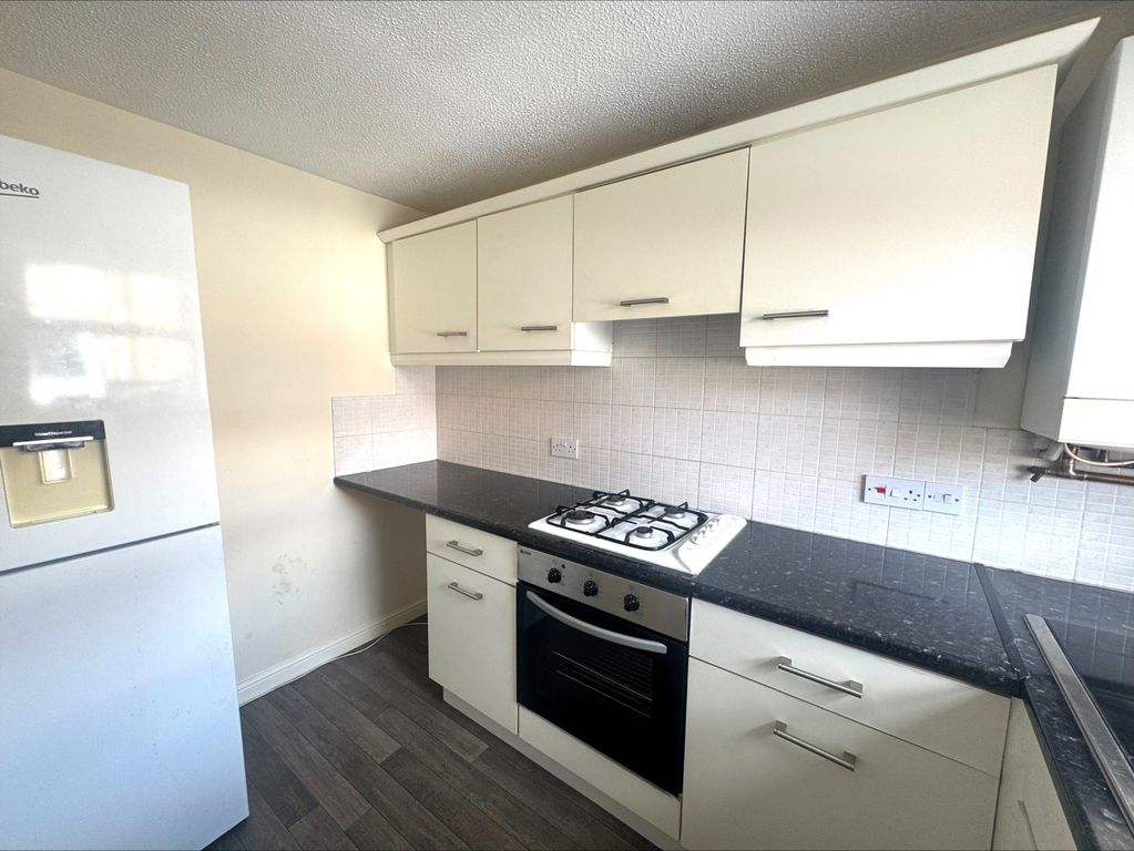 Property photo 2 of 10 Kitchen