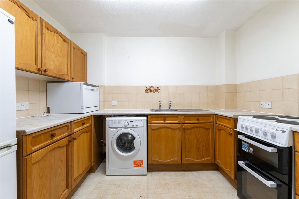 Property photo 3 of 9