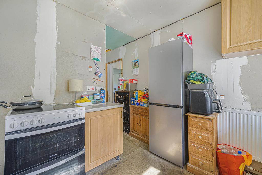 Property photo 2 of 21 Kitchen