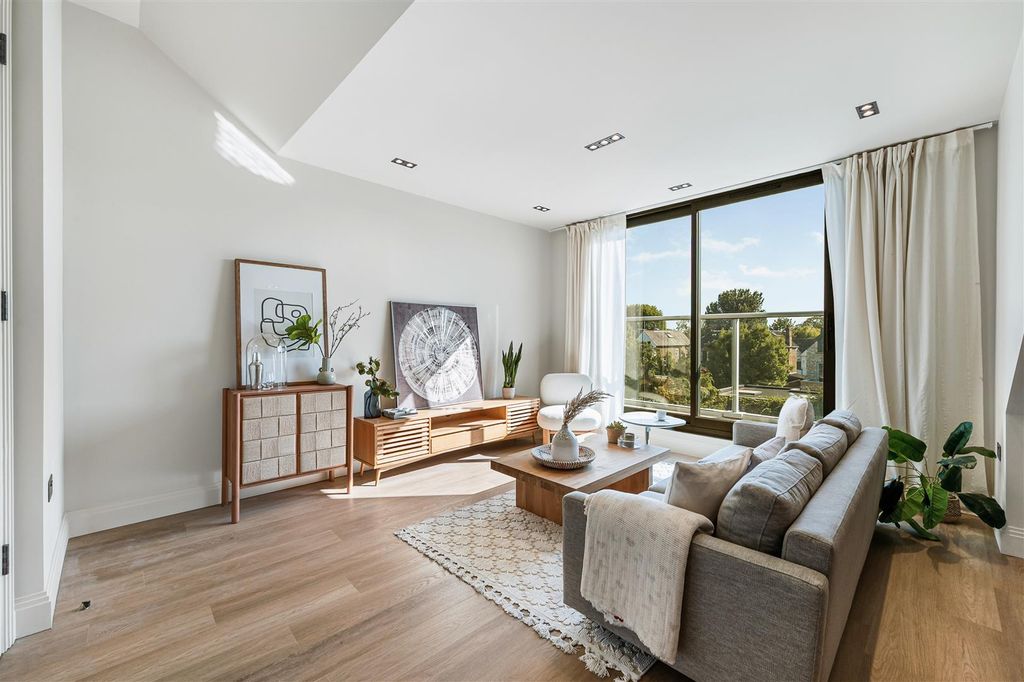 Property photo 1 of 14 Flat 8 - 50 Creswick Road-1.Jpg