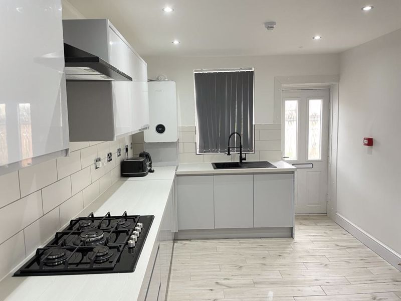 Property photo 1 of 10 Kitchen