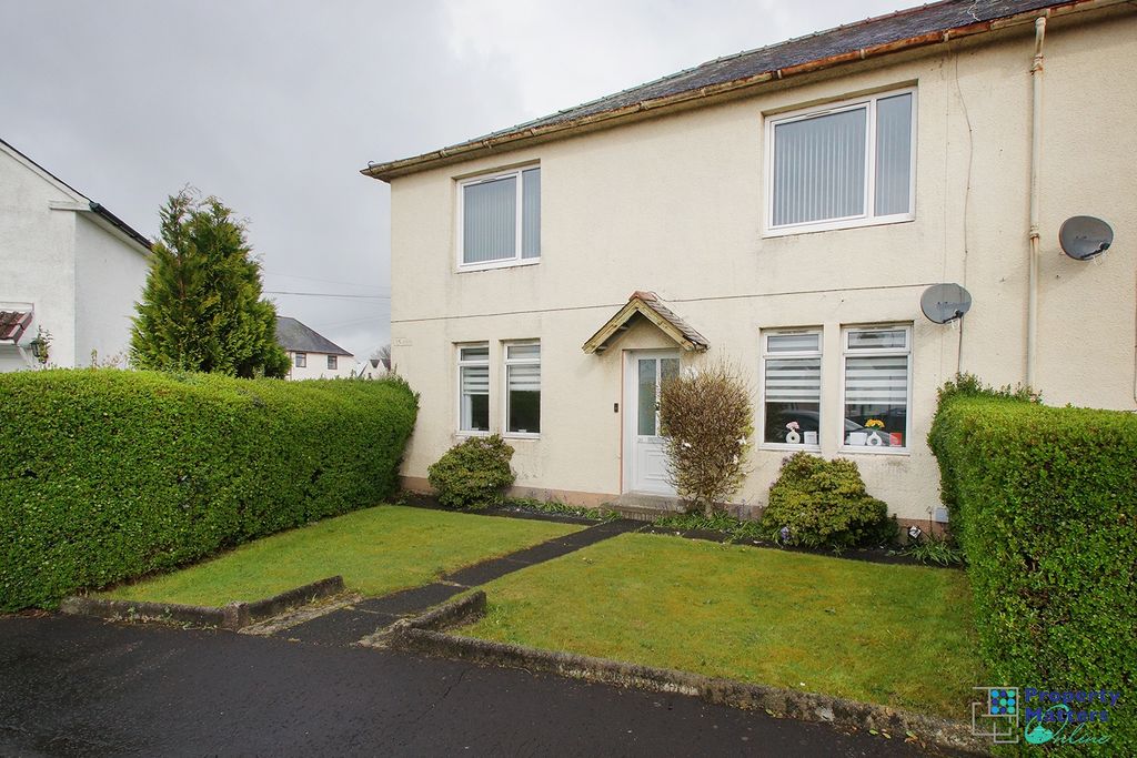 Property photo 1 of 12 2 Bedroom Upper Flat