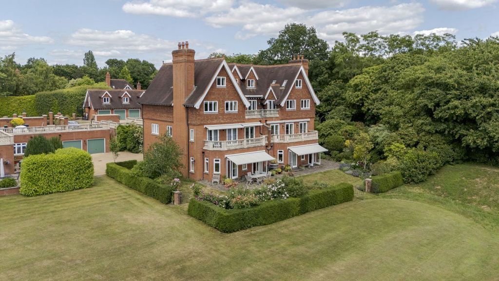 Property photo 1 of 11