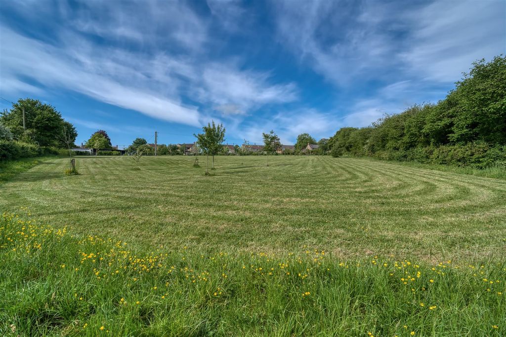 Property photo 2 of 16 Paddock