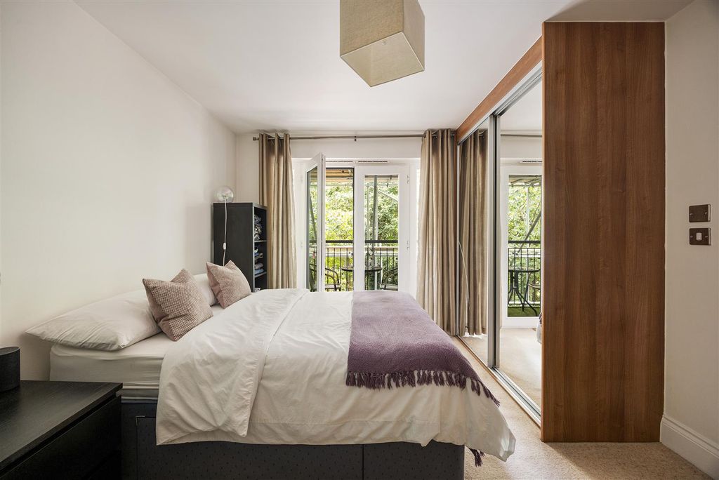 Property photo 3 of 21 New Wanstead, E11