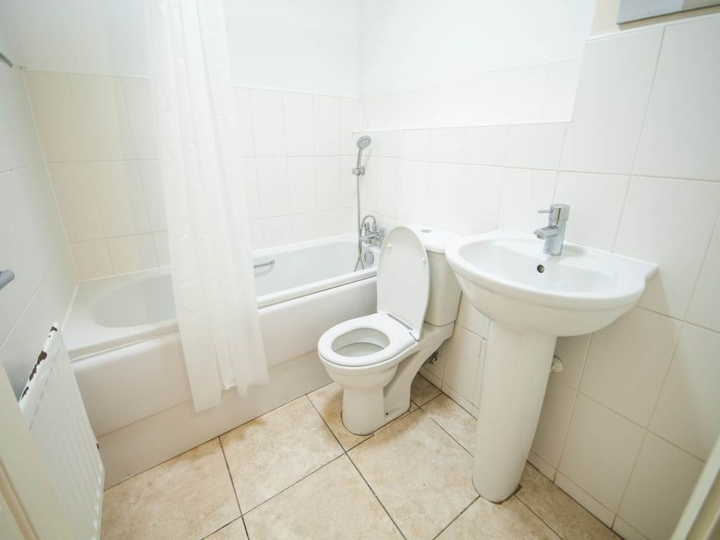 Property photo 2 of 9 Bathroom_1