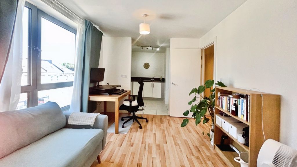 Property photo 3 of 18 Pbox-Img.Jpg