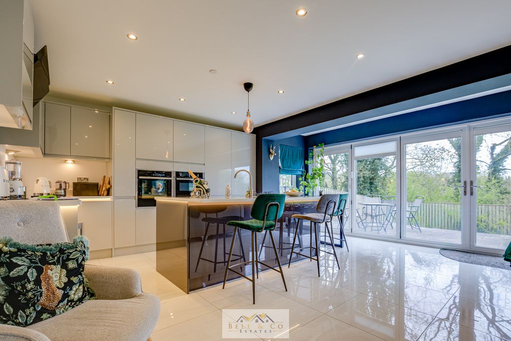 Property photo 3 of 37 Lounge 1.5