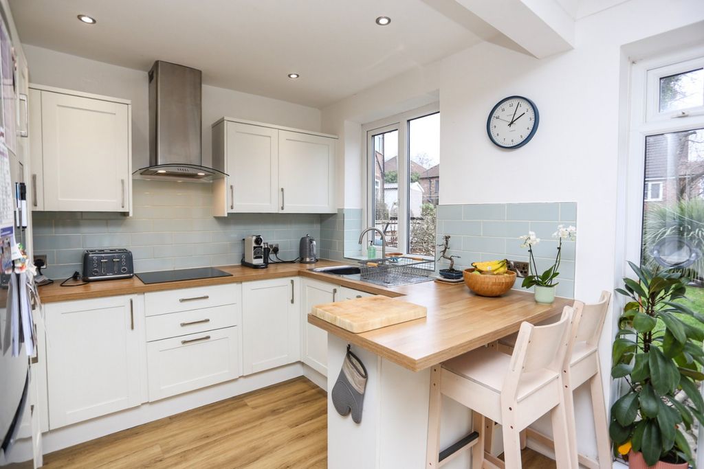 Property photo 2 of 18 Picture No. 12